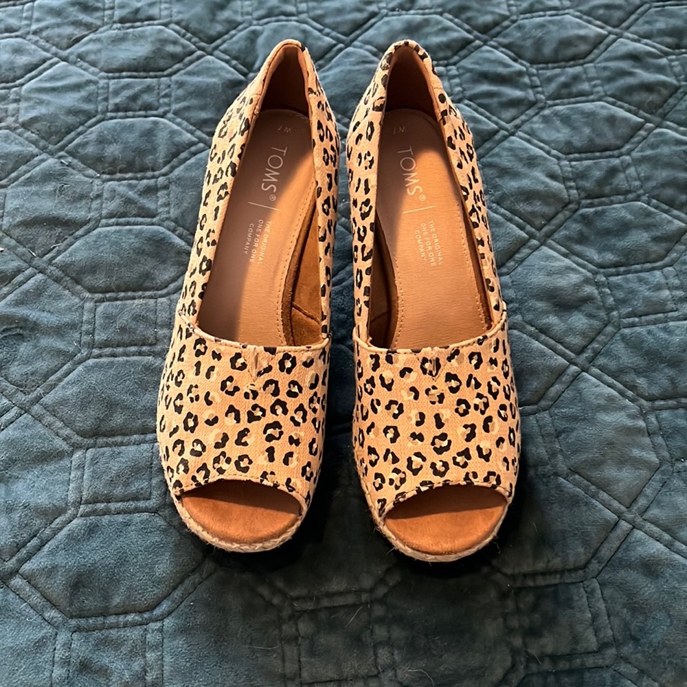 Leopard Toms wedges size 7